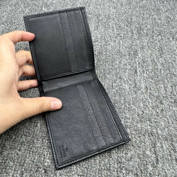 100% Authentic Gucci Leather Wallet 215-111124 - Picture 9 of 11